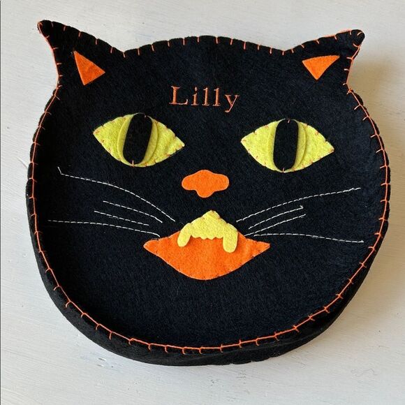 New Pottery Barn Kids Black Cat Face Chair Back Embroidered With Name Lilly - Picture 1 of 11